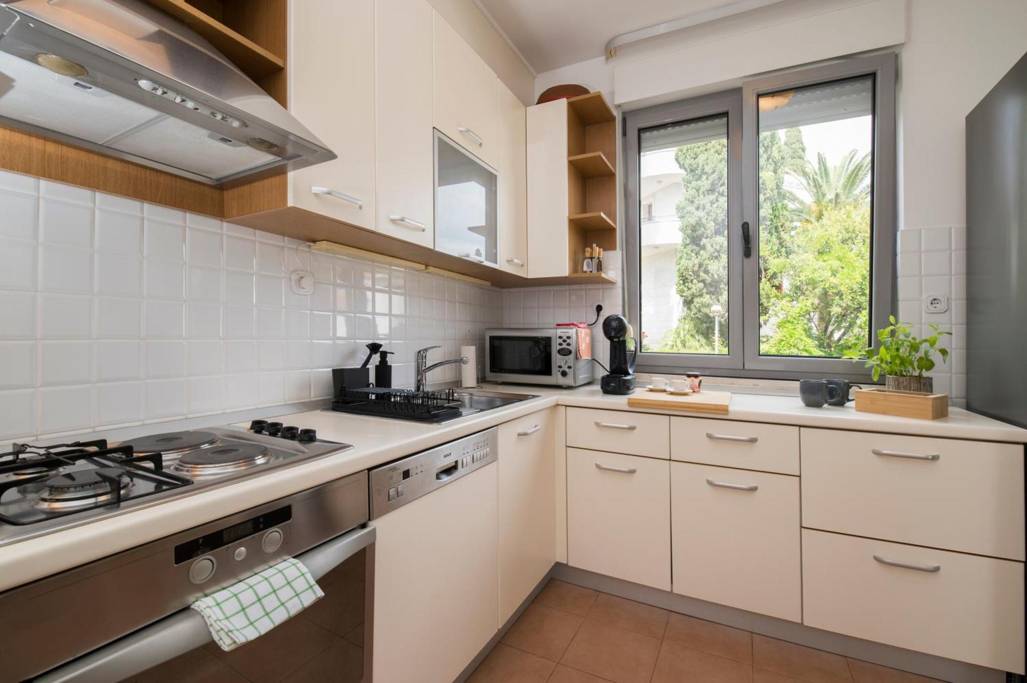 Apartman Palm Tree Superior - Specially Designed Three-room - Location Right Next To The And The Center - Beautiful Terrace *