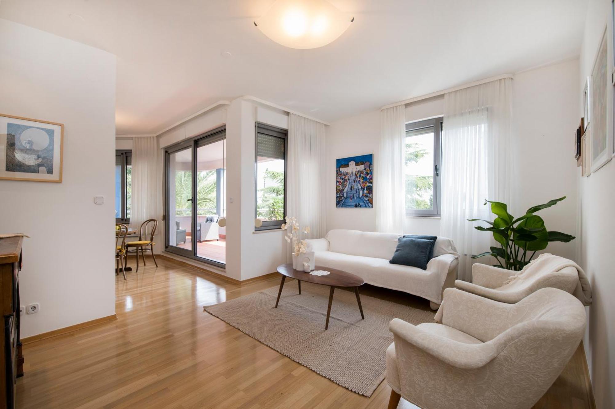Palm Tree Superior - Specially Designed Three-room - Location Right Next To The And The Center - Beautiful Terrace Split