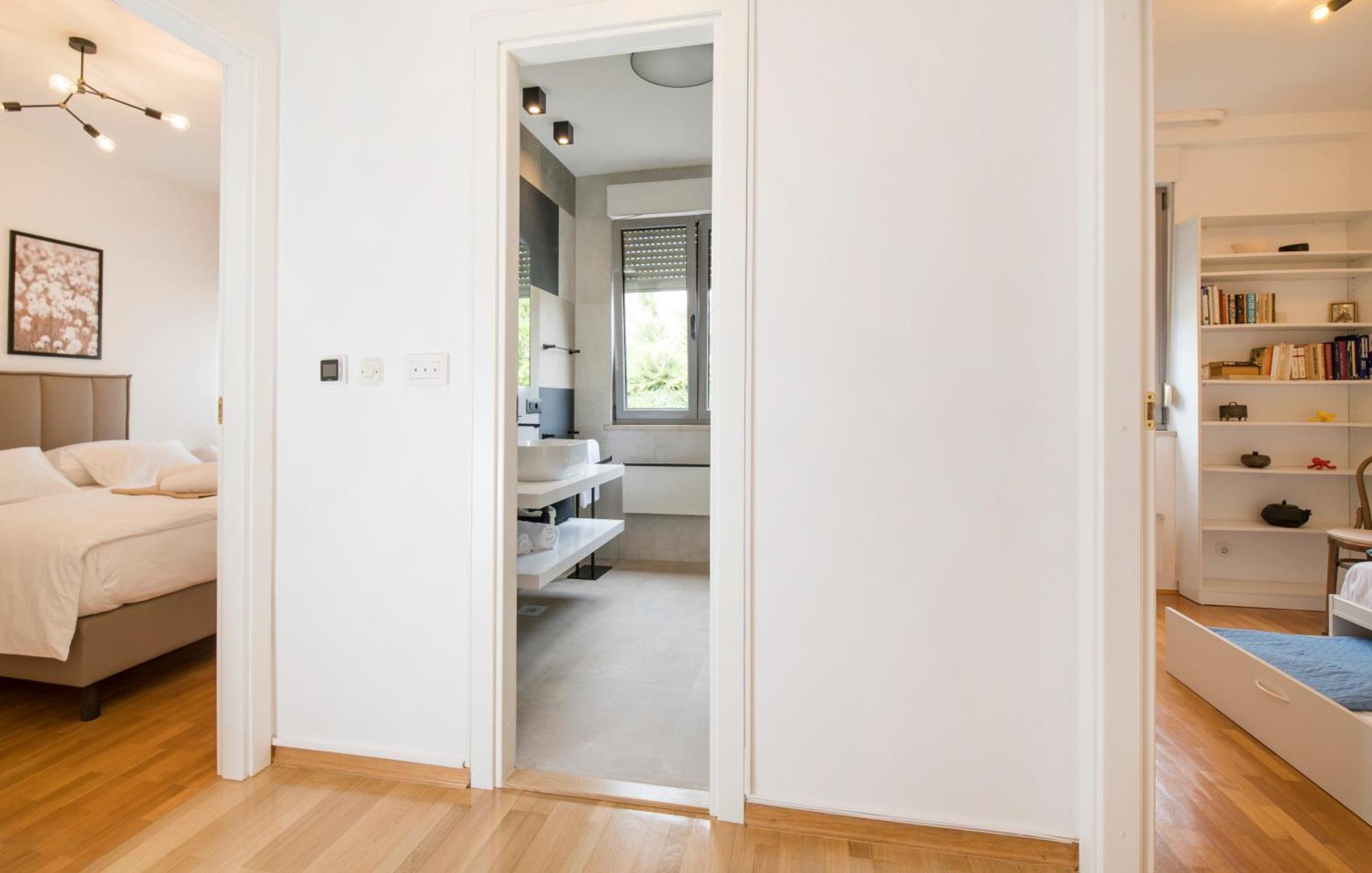 Palm Tree Superior - Specially Designed Three-room - Location Right Next To The And The Center - Beautiful Terrace Apartman