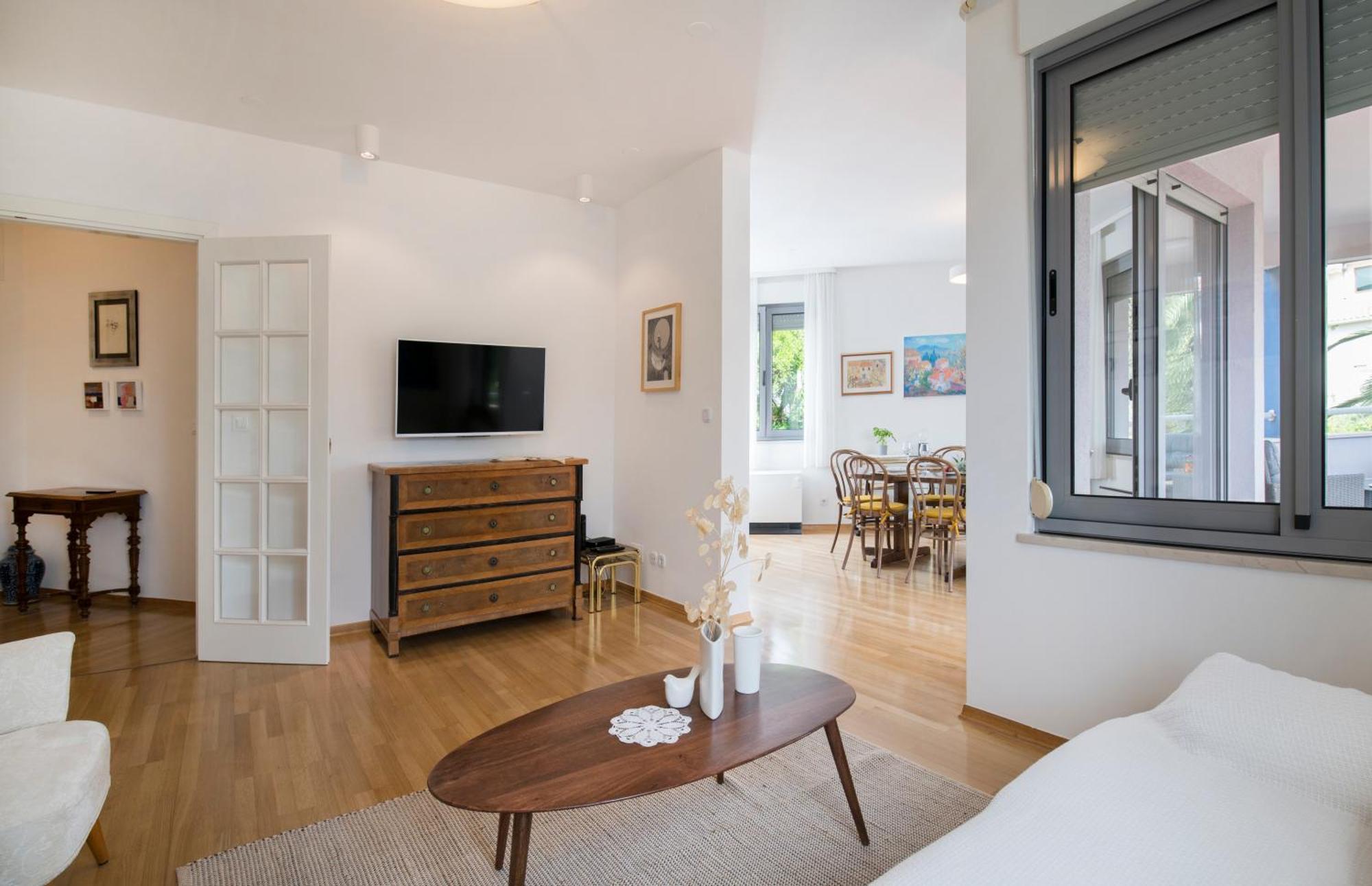 Apartman Palm Tree Superior - Specially Designed Three-room - Location Right Next To The And The Center - Beautiful Terrace *